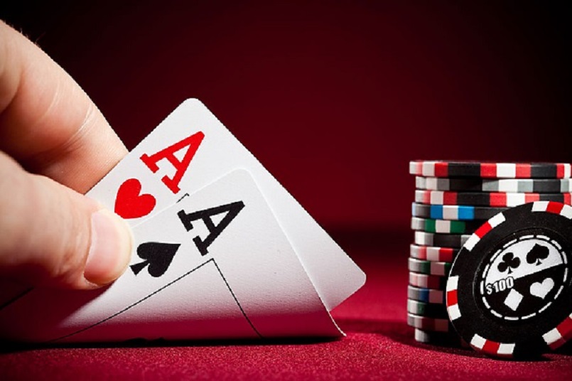 Đôi A trong Poker có lợi thế rất lớn ở pre-flop Đôi A trong Poker có lợi thế rất lớn ở pre-flop